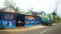 Warung Makan Pinggir Jalan